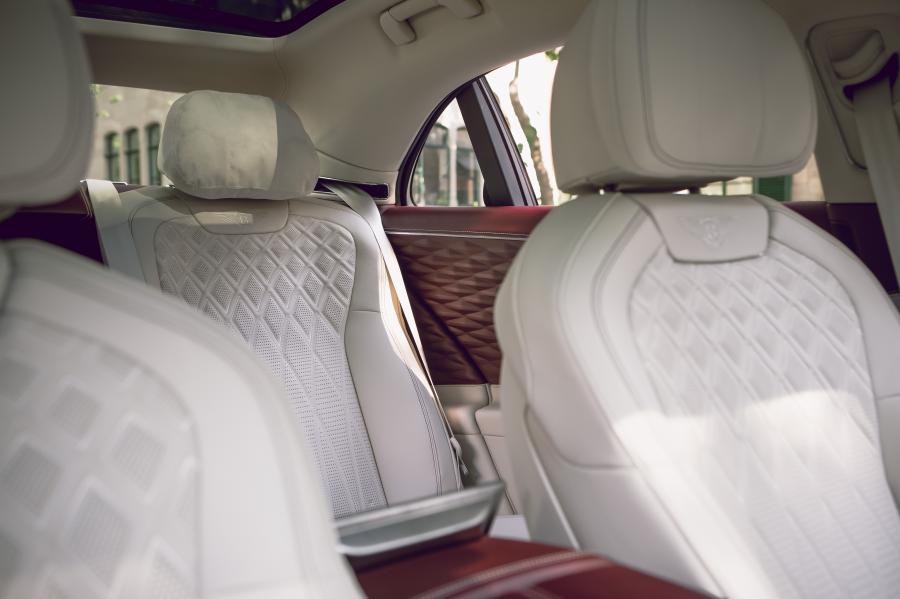 Интерьер Bentley Flying Spur First Edition 2019 года  (NA) (фото 27 из 40)
